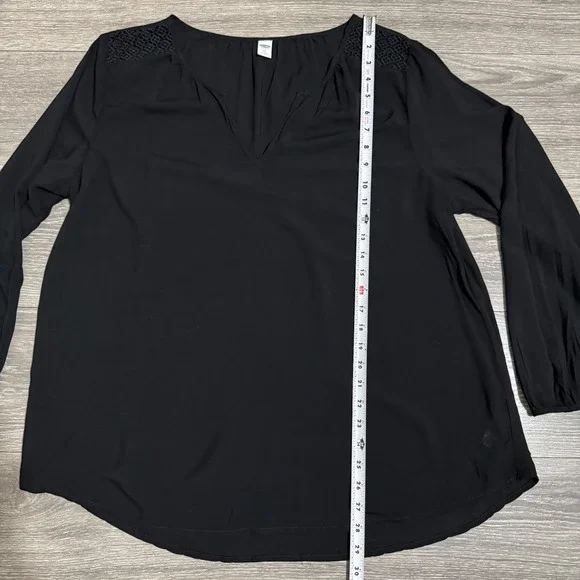 Old Navy Black Lace Embroidered Shoulder V Neck Long Sleeve Blouse Top Women XL - Picture 9 of 13